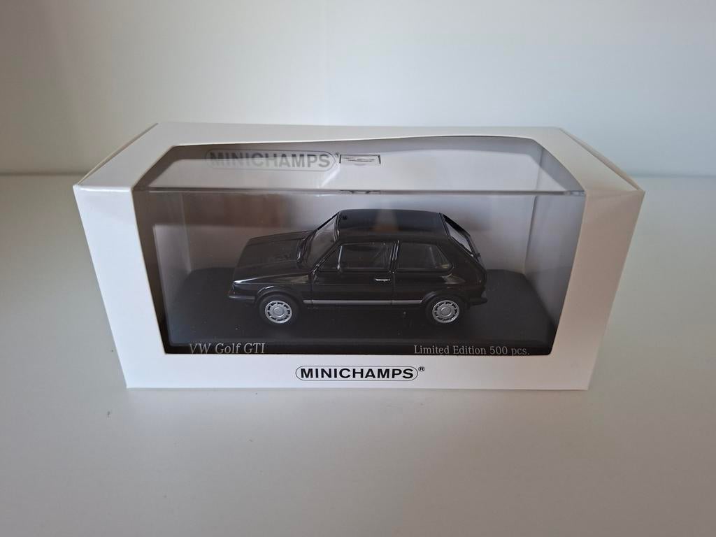 Volkswagen golf GTI 1983 minichamps, Hobby en Vrije tijd, Modelauto's | 1:43, Ophalen of Verzenden, Zo goed als nieuw, Auto, MiniChamps