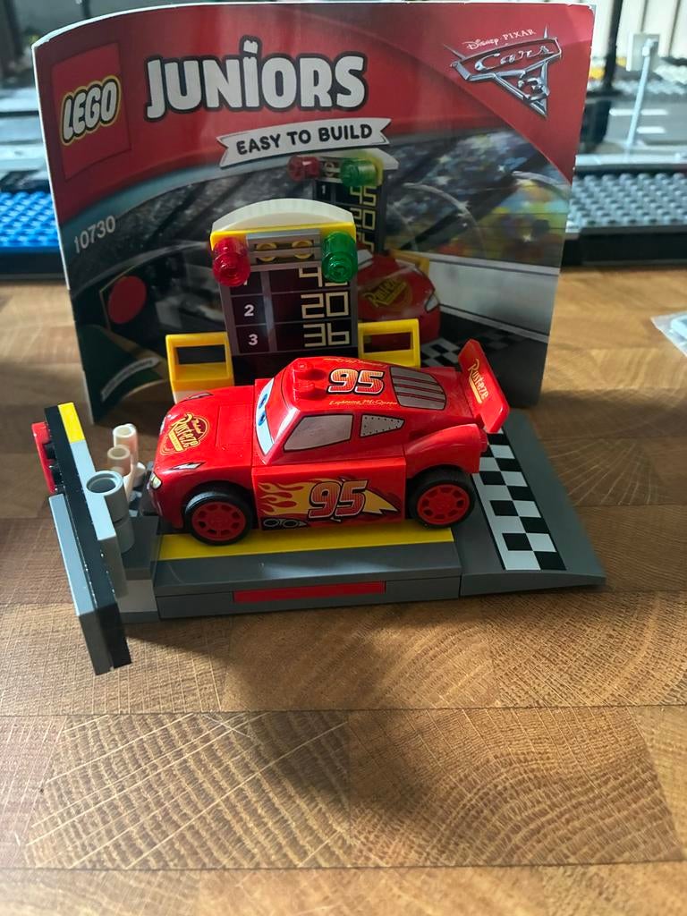 LEGO Juniors Cars 3 Bliksem McQueen Racebaan (10730), Overige thema's, Lego, Ophalen of Verzenden, Zo goed als nieuw