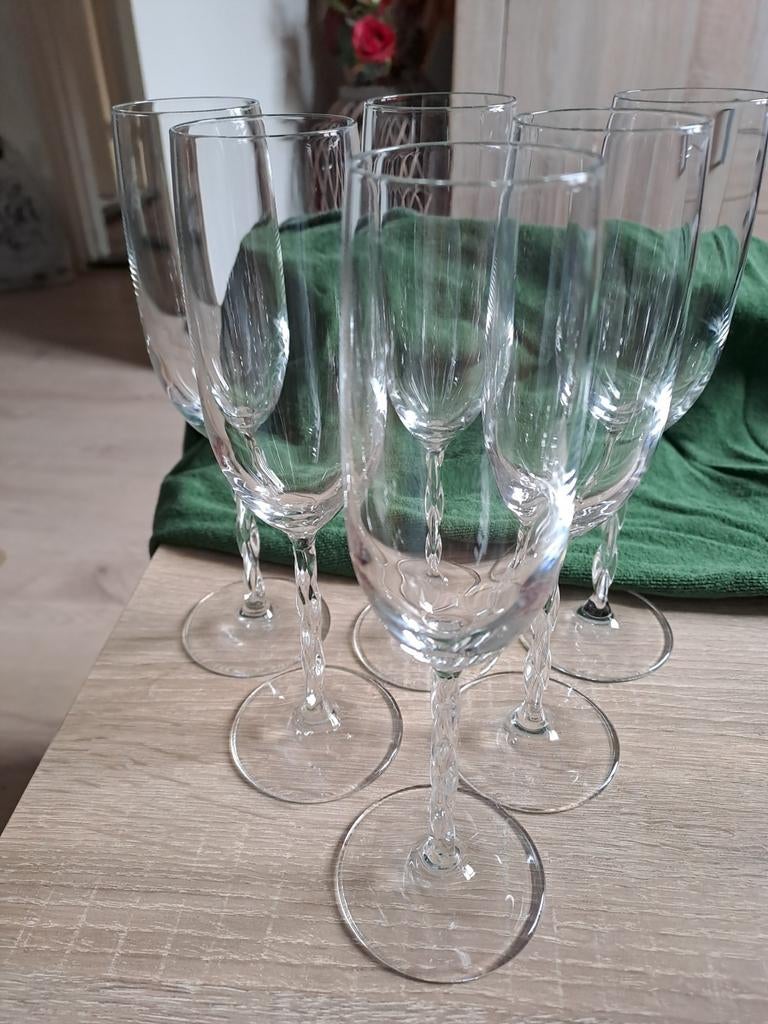 wijnglazen en champagneglazen, Ophalen