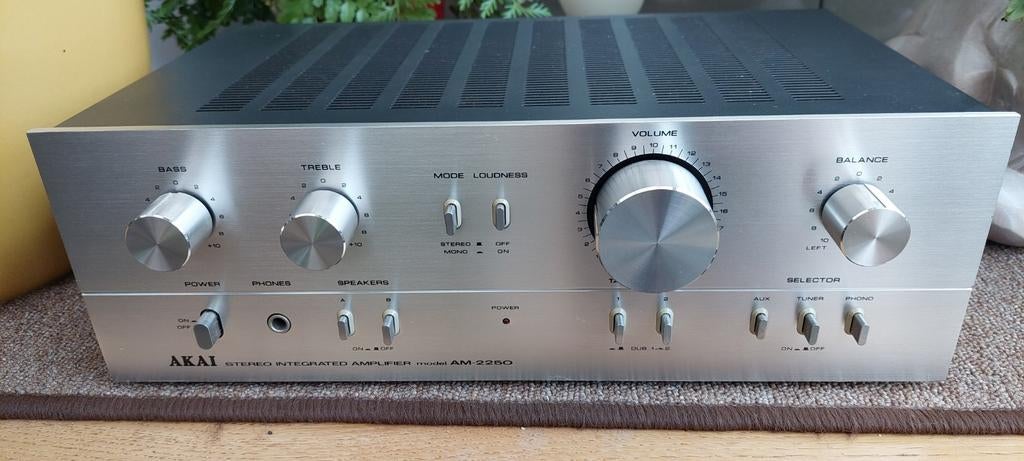 Akai AM-2250, Audio, Tv en Foto, Overige merken, Gebruikt, Ophalen of Verzenden, Minder dan 60 watt