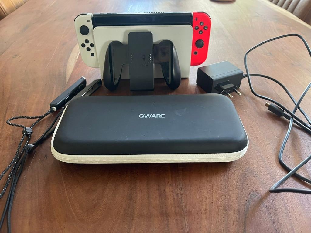 Nintendo Switch OLED - Wit met extra's, Spelcomputers en Games, Spelcomputers | Nintendo Switch, Ophalen of Verzenden, Zo goed als nieuw