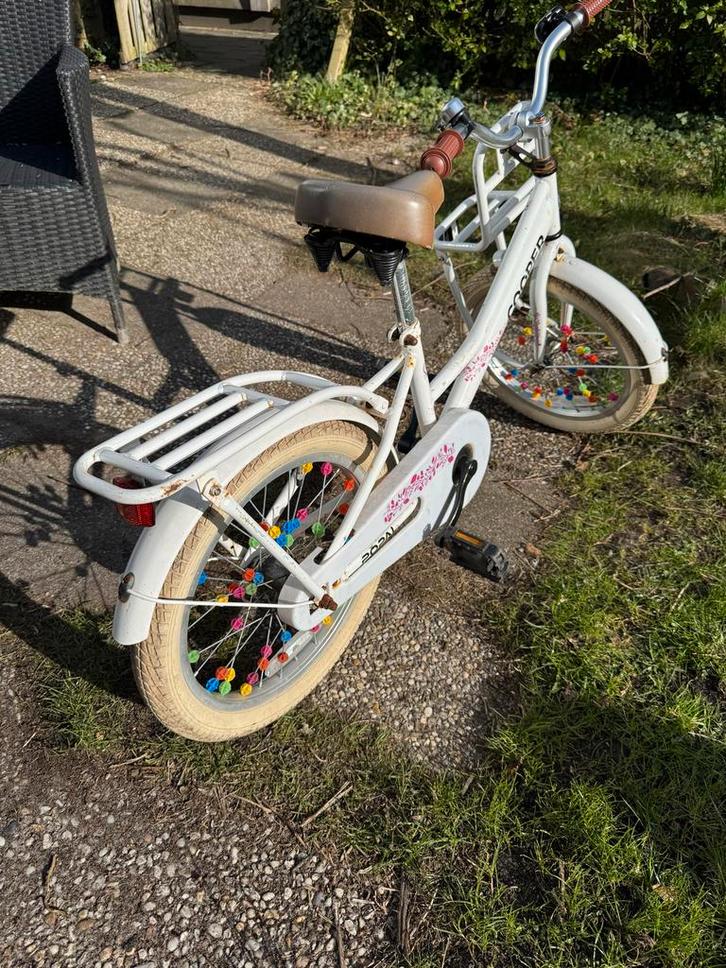 Leuke witte kinderfiets met mandje - 20 inch, Fietsen en Brommers, Fietsen | Kinderfietsjes, Gebruikt, 20 inch of meer, Ophalen