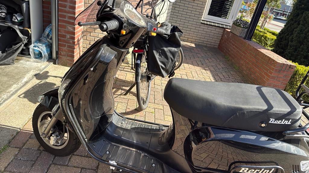 Berini scooter, Fietsen en Brommers, Ophalen, Zo goed als nieuw, Benzine, Overige merken