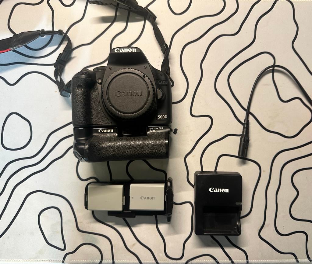 Canon EOS 500d (met grip), Gebruikt, Spiegelreflex, Canon, Ophalen of Verzenden