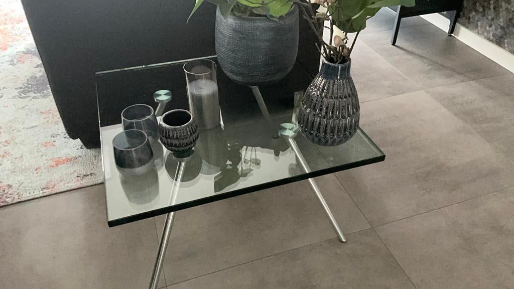 Gezocht Maupertuus glazen tafel 60x60 met vier poten Gezocht, Ophalen, 50 tot 100 cm, Zo goed als nieuw, Minder dan 50 cm