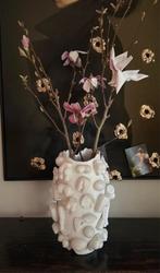 Grote witte designvaas met lichaamsdelen, keramiek, Ophalen, Wit, Aardewerk of Porselein, Zo goed als nieuw