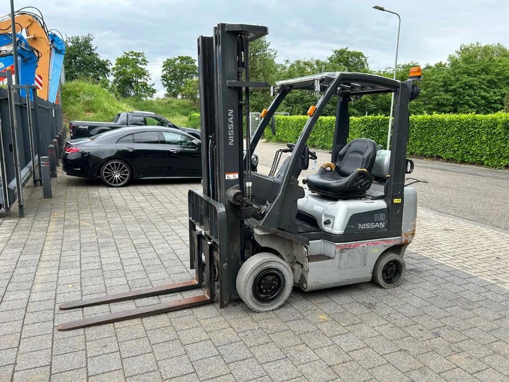 Nissan P1D1A18LQ Heftruck (bj 2011), Zakelijke goederen, Machines en Bouw | Heftrucks en Intern transport, 1000 tot 2000 kg, LPG