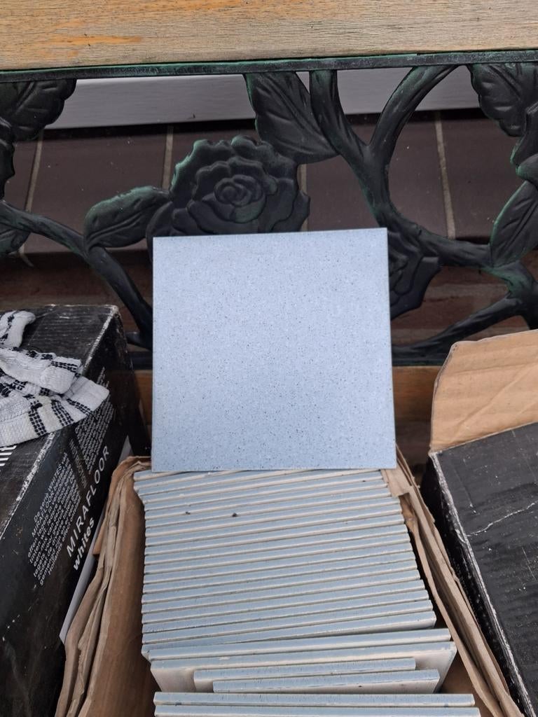 Gratis lichtblauwe keukentegels 15x15 cm (34 stuks), Ophalen