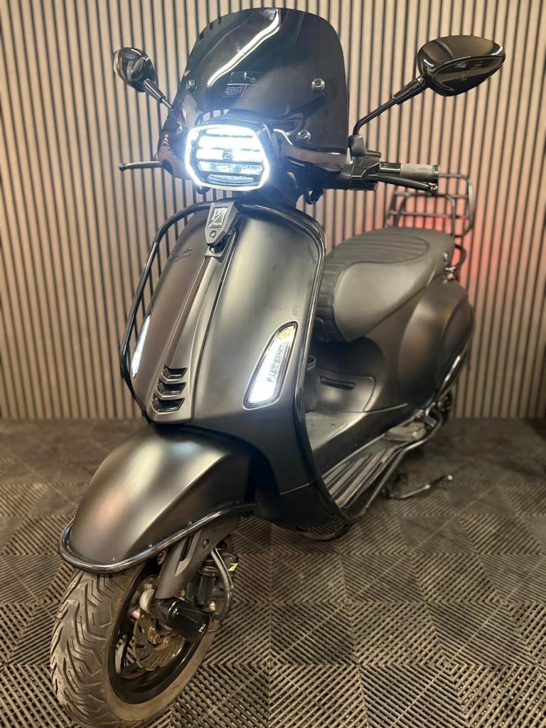 VESPA SPRINT 4T 3V BROM 2019 FULL OPTION NOTTE ZELIONI, Fietsen en Brommers, Scooters | Vespa, Overige modellen, Maximaal 45 km/u