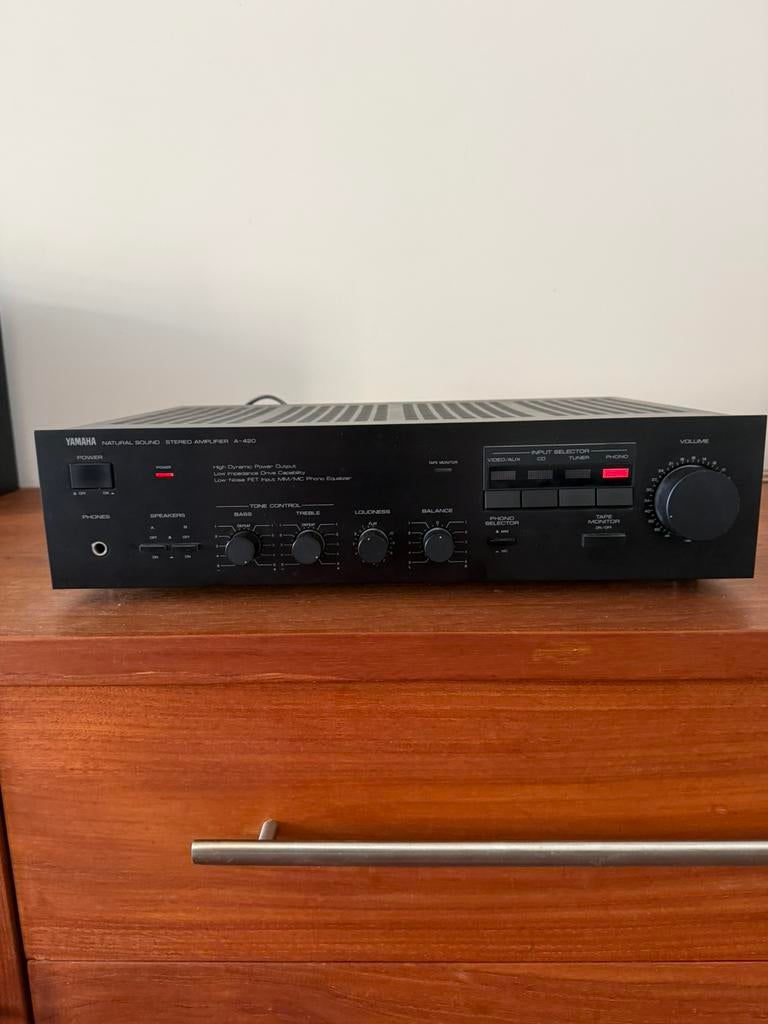 Yamaha A-420 versterker, Audio, Tv en Foto, Versterkers en Receivers, Ophalen of Verzenden, Zo goed als nieuw, 120 watt of meer