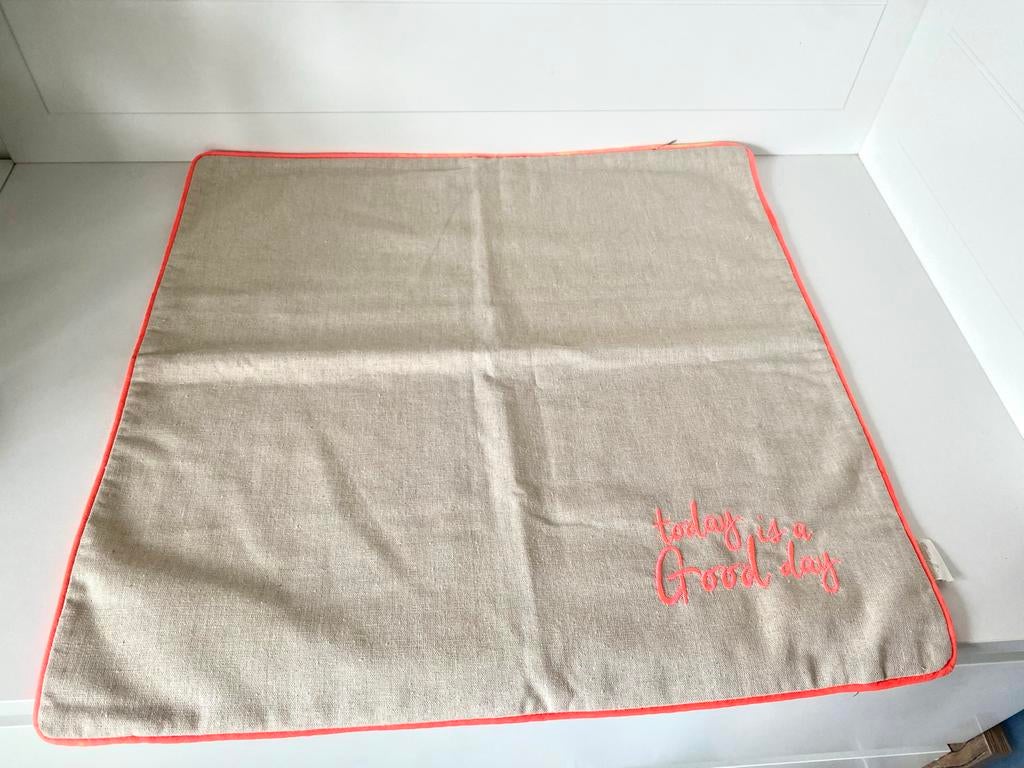 Riviera Maison Kussenhoes "Today is a Good Day" 50x50cm, Ophalen of Verzenden, Gebruikt, Beige, Vierkant