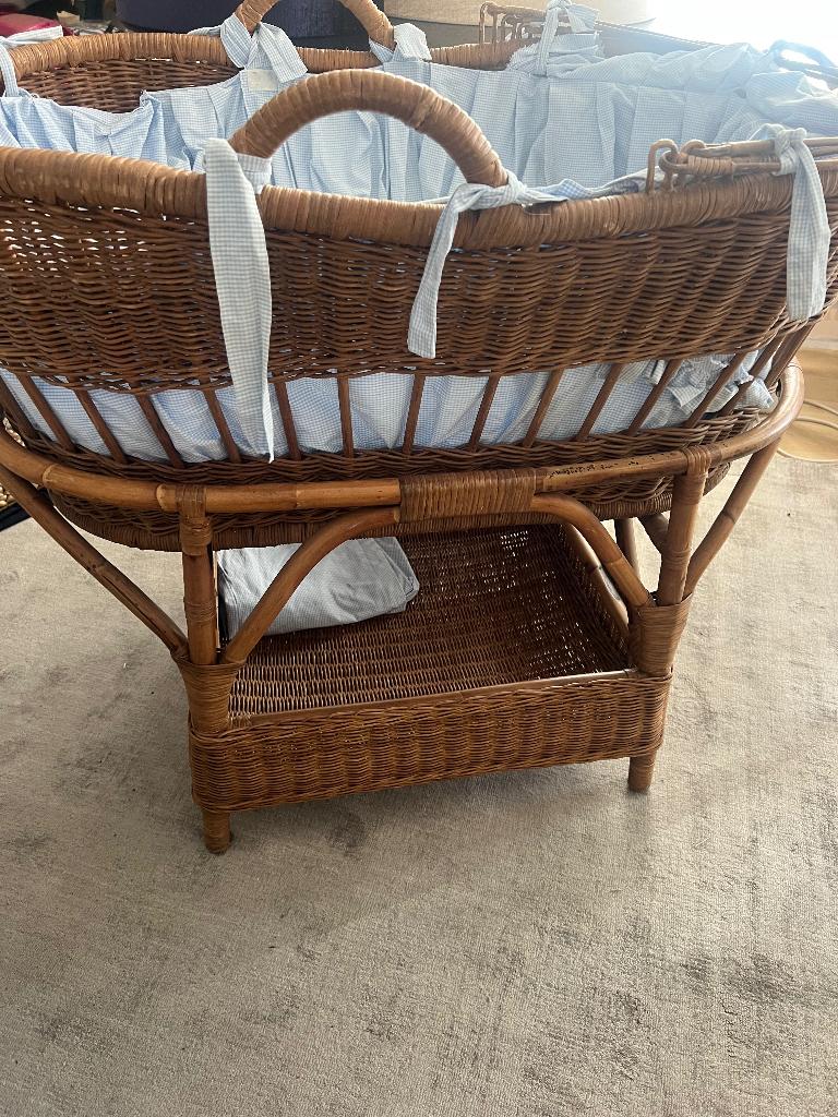Mooie stevige rieten wieg tweedelig, Ophalen, Zo goed als nieuw, Wieg