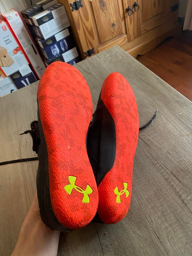 Under Armour discus / kogel spikes maat 44, Ophalen, Gebruikt