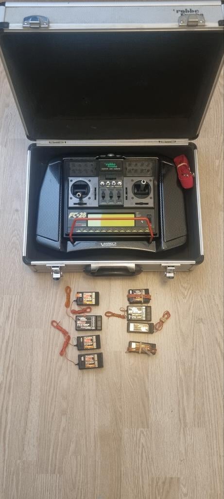 Futaba FC-28 Zender met 7 Ontvangers, Pult en Koffer, Ophalen of Verzenden, Gebruikt