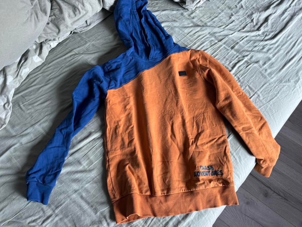 Hoodie orange stars mt 140, Ophalen of Verzenden, Zo goed als nieuw, Jongen, Trui of Vest