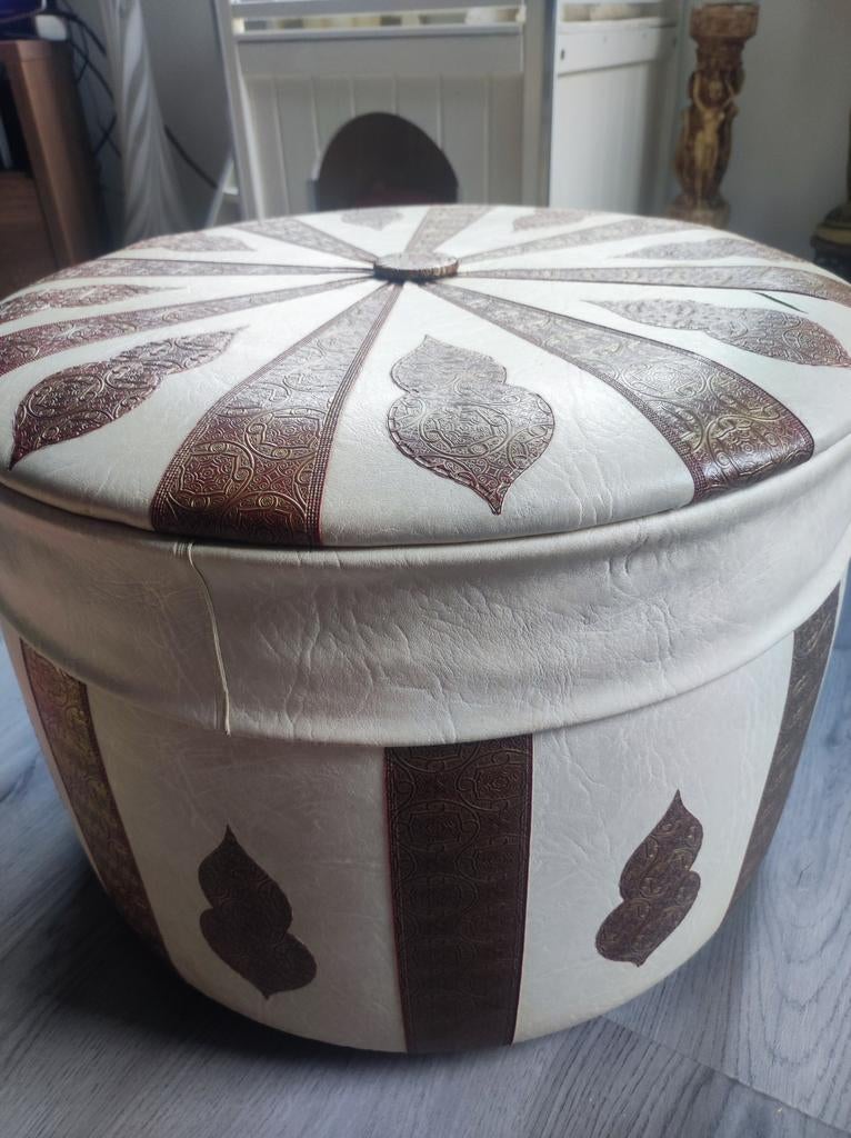 Grote oosterse kruk met opbergruimte, Ophalen, Rechthoekig, Minder dan 50 cm