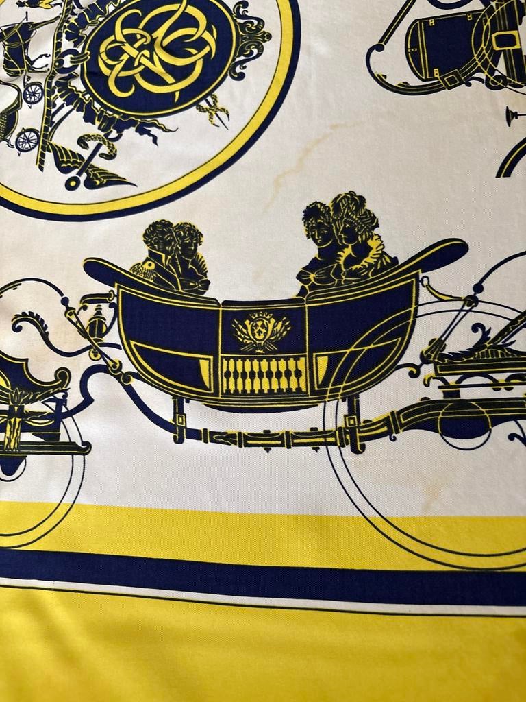 Hermes sjaal  Deze shalw staat afgebeeld in Hermesboek., Ophalen of Verzenden, Gebruikt, Geel, Overige typen