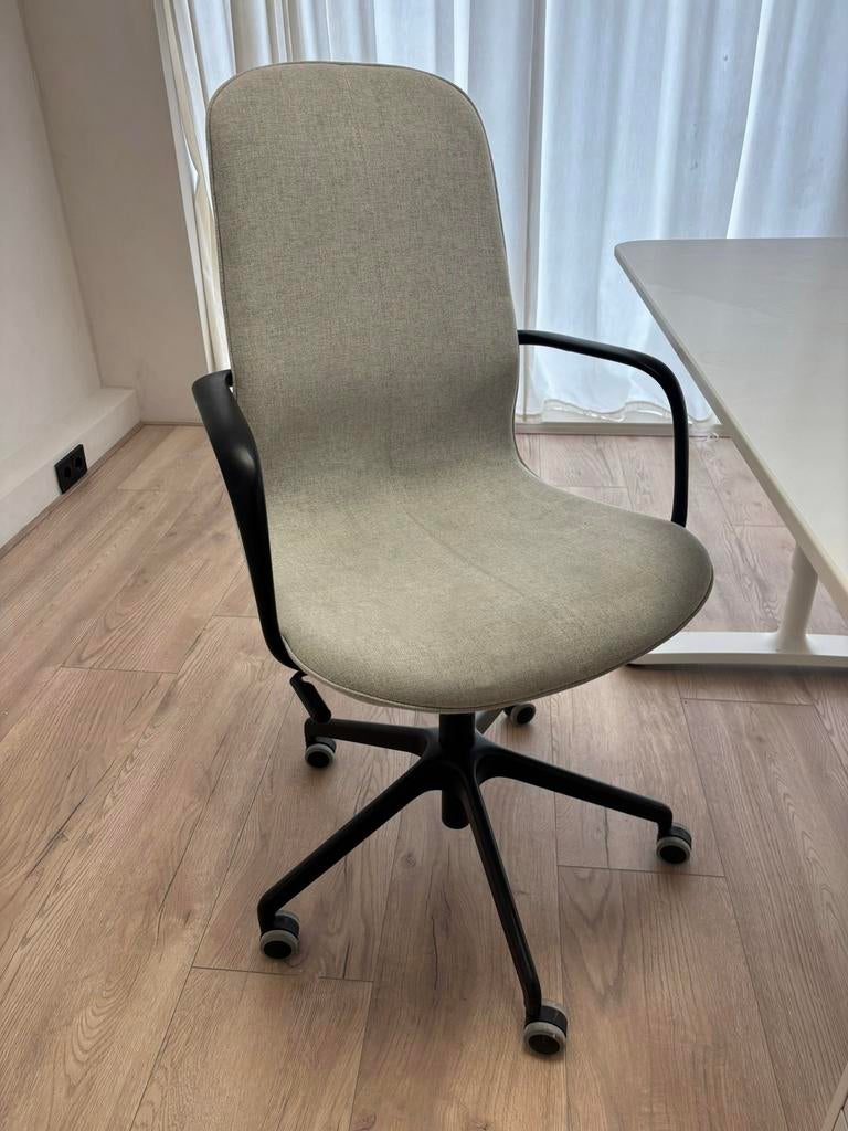 IKEA LÅNGFJÄLL bureaustoel – beige met zwart onderstel, Huis en Inrichting, Bureaustoelen, Zo goed als nieuw, Zwart, Ophalen