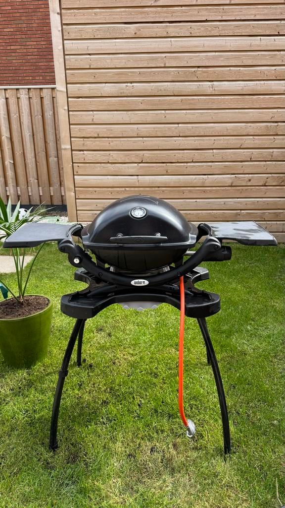 Weber Q 1200 gasbarbecue met onderstel en gasfles, Tuin en Terras, Gasbarbecues, Ophalen, Gebruikt