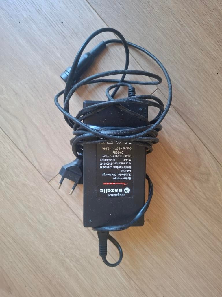 Accu lader gazelle fiets, Fietsen en Brommers, Fietsaccessoires | Fietsaccu's, Ophalen of Verzenden