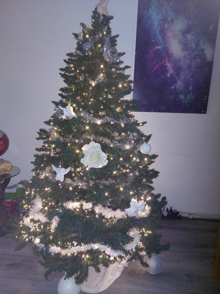 Kerstboom en gigantisch veel kerstspullen, ballen etc, Diversen, Kerst, Ophalen