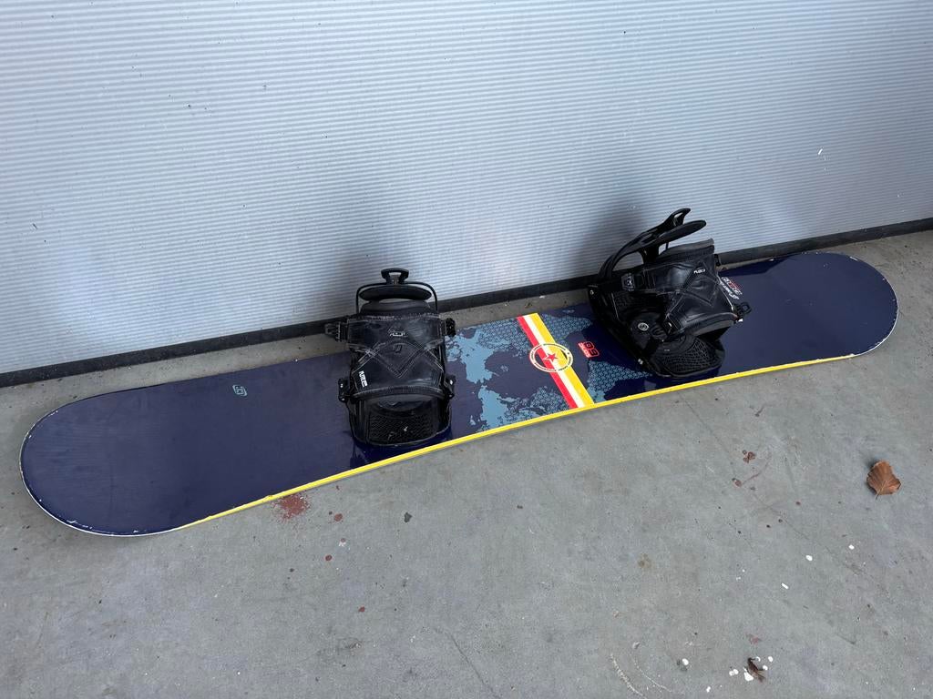 Crazy Creek Snowboard met Flow Bindingen, Sport en Fitness, Ophalen, Gebruikt, Board