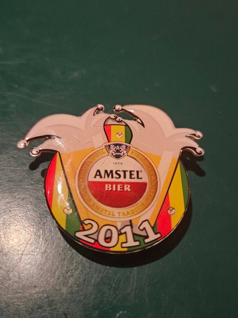 Amstel Bier Carnaval Pin 2011, Verzamelen, Speldjes, Pins en Buttons, Verzenden, Zo goed als nieuw