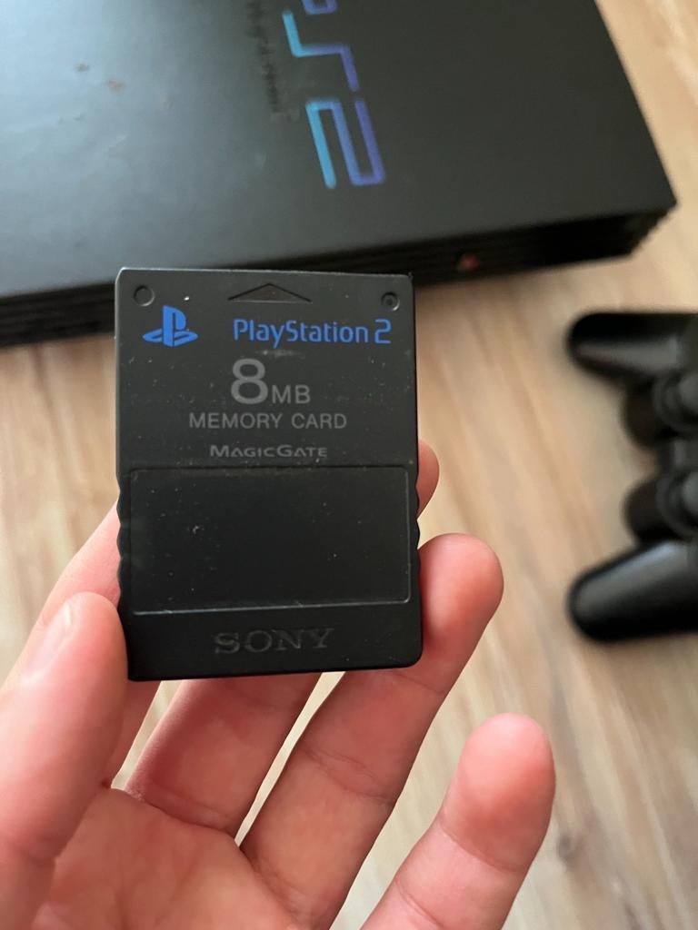 PlayStation 2 met 2 controllers en geheugenkaart, Met 2 controllers, Ophalen of Verzenden, Zo goed als nieuw, Met geheugenkaart