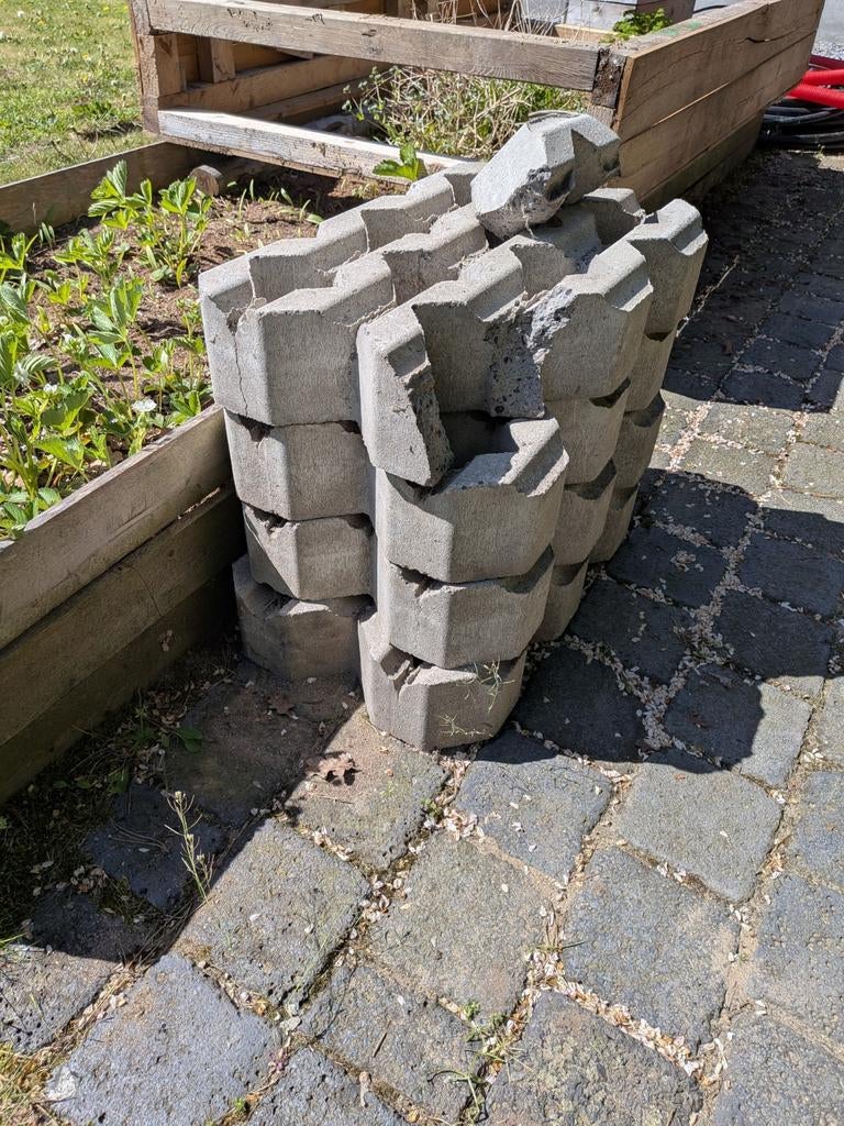 4 grastegels, Ophalen of Verzenden, Gebruikt, Beton, Overige typen