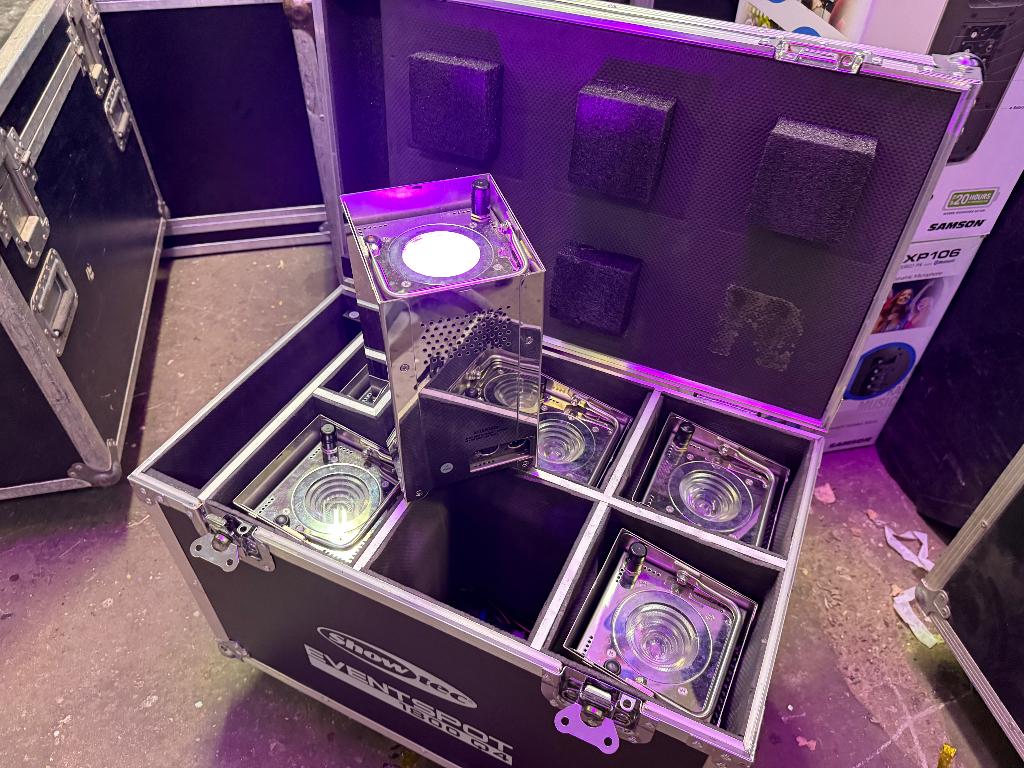6x Showtec Event spot 1800 Q4 Accu LED Par + Flightcase, Ophalen of Verzenden, Gebruikt, Licht, Kleur