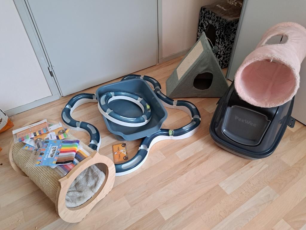 Te koop meerdere katten accessoires., Ophalen