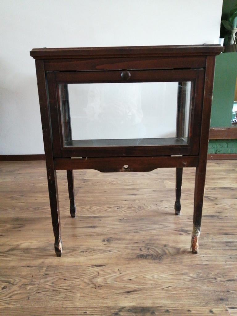 Theekastje met dienblad, Ophalen