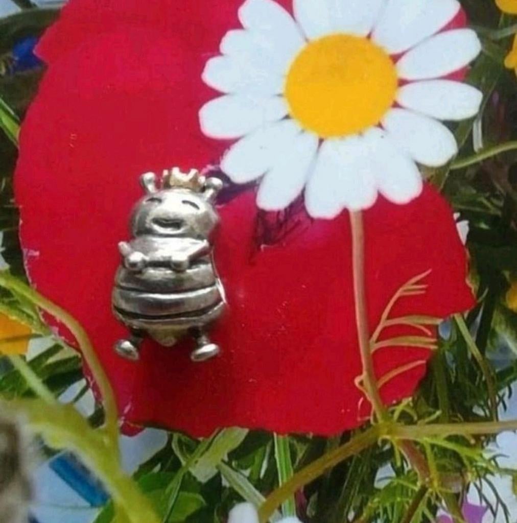 Pandora bijtje met gouden kroontje, Sieraden, Tassen en Uiterlijk, Bedels, Pandora, Ophalen of Verzenden, Zo goed als nieuw, 1 bedel
