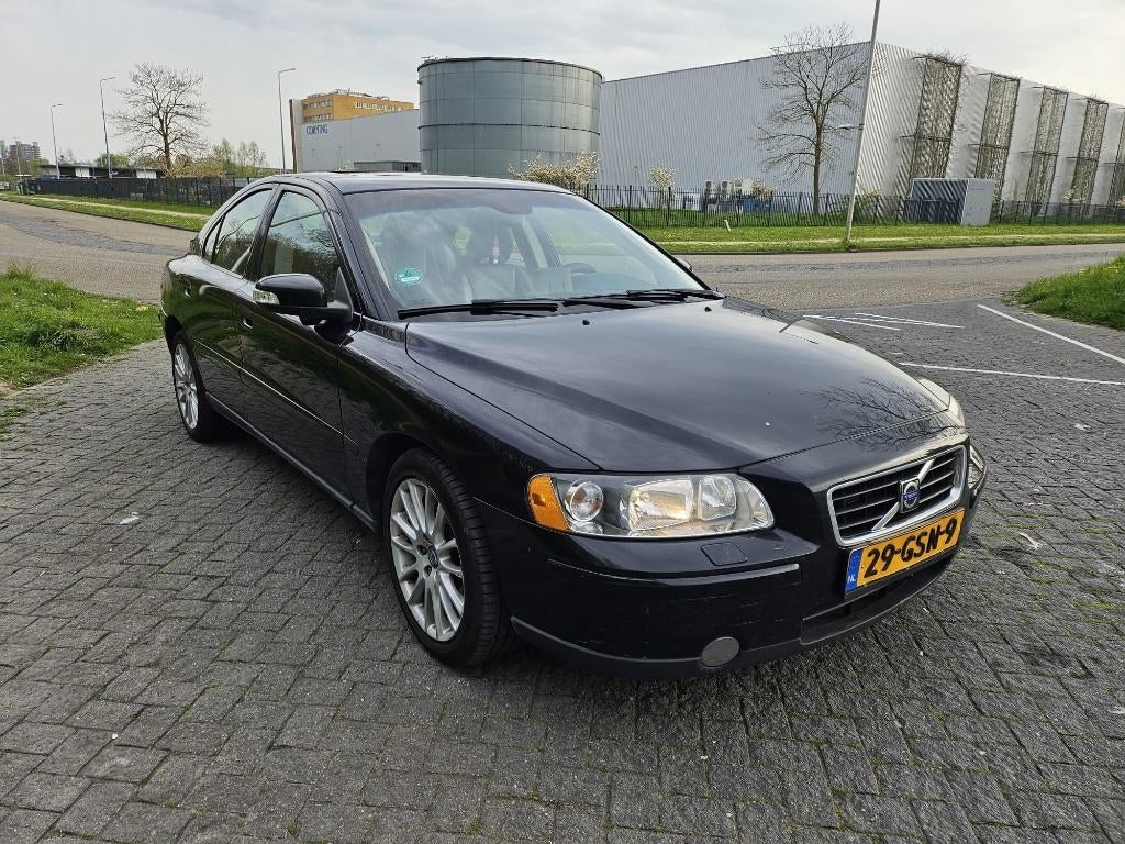Volvo S60 2.4 D5 Geartronic 2008 Zwart, Auto's, Volvo, 1494 kg, S60, Zwart, Origineel Nederlands