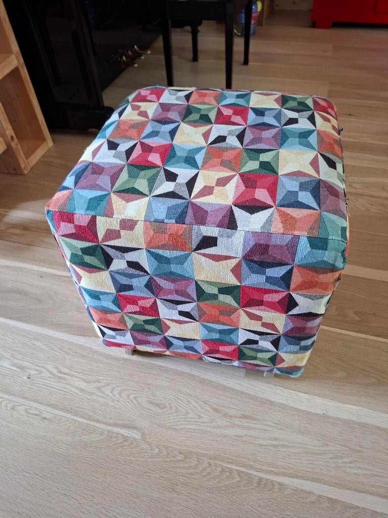 Gepimpte poef / bijzettafel met wieltjes - 45x45x45 cm, Ophalen, Minder dan 50 cm, Gebruikt, Vierkant