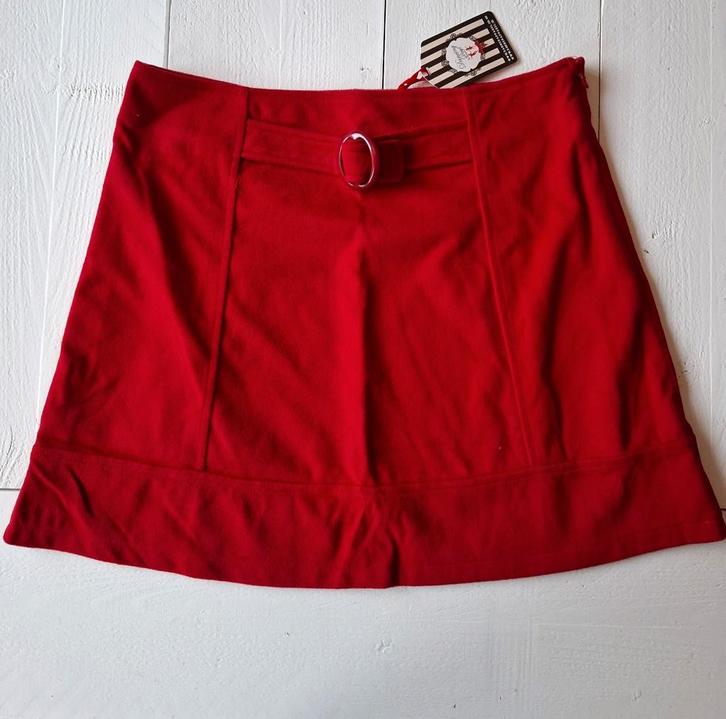 Nieuwe rode fleece rok Banned Retro maat L ( 40), Kleding | Dames, Rokken, Nieuw, Maat 38/40 (M), Rood, Boven de knie, Ophalen of Verzenden