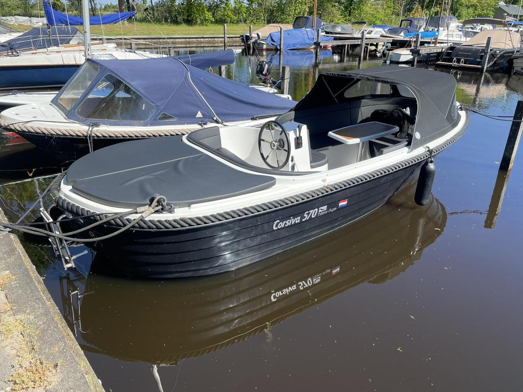 Corsiva 570 New Age + Suzuki 20pk + Bunkussen, Watersport en Boten, Sloepen, 10 tot 30 pk, Gebruikt, 3 tot 6 meter, Polyester