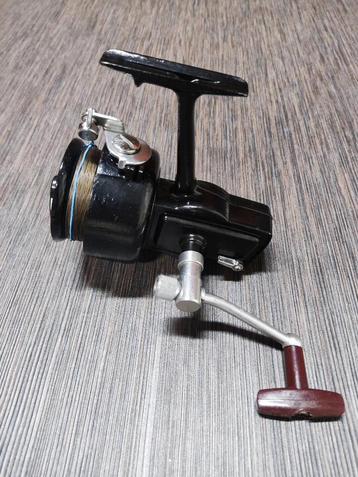 Daiwa 7701 Zeemolen Zwart # verzamel # vintage # nostalgie, Watersport en Boten, Hengelsport | Zeevissen, Gebruikt, Molen, Ophalen of Verzenden