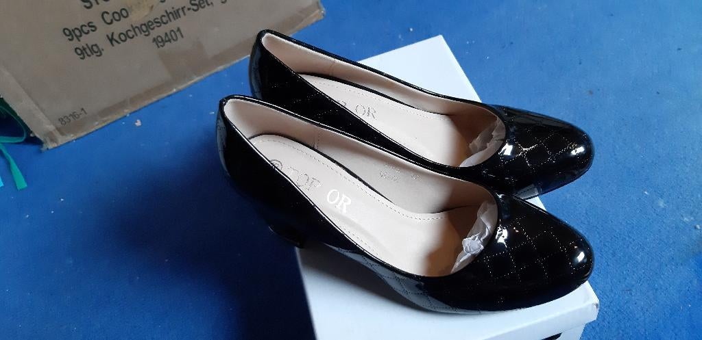 Nieuwe zwarte pumps - nieuwe schoenen - originele doos, Kleding | Dames, Zwart, Nieuw, Ophalen of Verzenden, Schoenen met hoge hakken