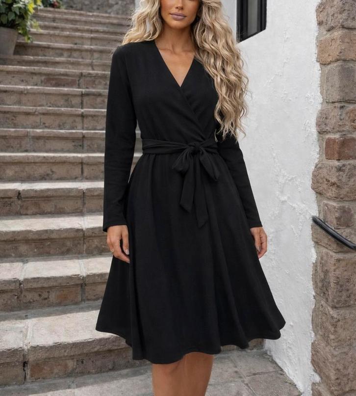 By Swan Paris basic Dress - Black, Kleding | Dames, Jurken, Zo goed als nieuw, Maat 42/44 (L), Zwart, Knielengte, Verzenden