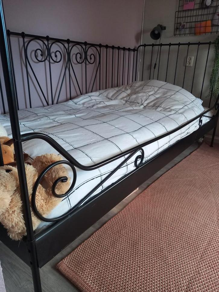 Metalen bed, Huis en Inrichting, Slaapkamer | Bedden, Gebruikt, Eenpersoons, Metaal, Ophalen of Verzenden