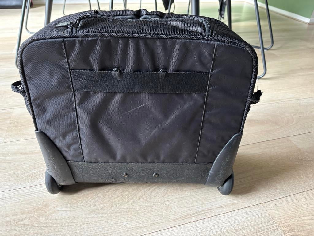 Zwarte trolley koffer met wieltjes en vakken, 40 tot 60 cm, Gebruikt, 20 tot 30 cm, Zwart