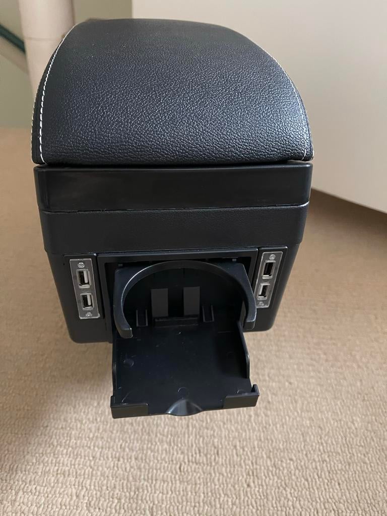 Zwarte auto armsteun met bekerhouder Peugeot 208 vanaf 2013, Ophalen of Verzenden, Zo goed als nieuw