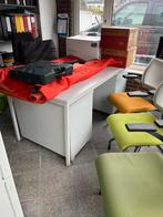 Hoekbureau en standaard bureau met stoelen, Ophalen, Gebruikt