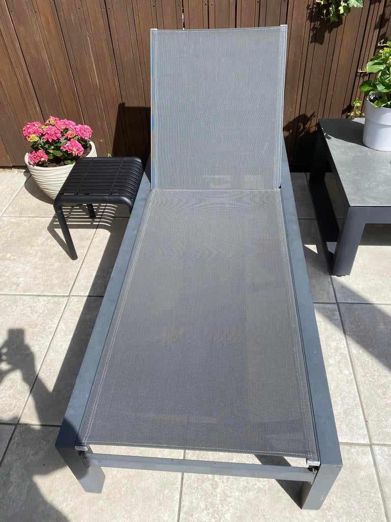 Verstelbaar ligbed met kussen, Ophalen, Gebruikt, Metaal, Verstelbaar