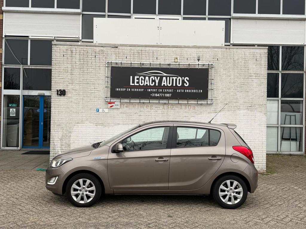 Hyundai I20 1.2i i-Deal - AIRCO - LED DAG VERLICHTING - RIJD, Auto's, Euro 5, Gebruikt, 4 cilinders, Bruin