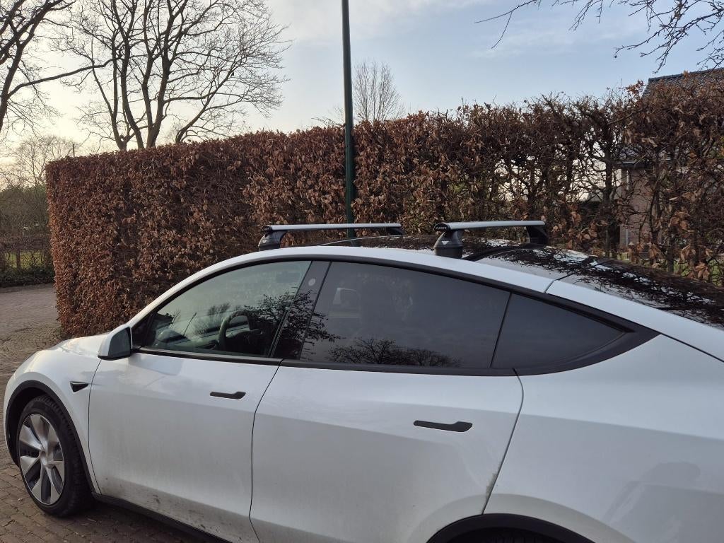 Te Huur: Farad Dakdrager Tesla Model Y, Ophalen, Zo goed als nieuw