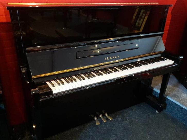Yamaha U1F piano, Muziek en Instrumenten, Piano's, Zo goed als nieuw, Piano, Zwart, Hoogglans, Verzenden