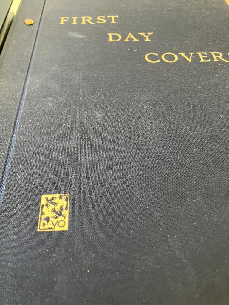 4 Davo albums gevuld met ruim 580 Eerstdag enveloppen lezen!, Verzenden, Verzamelalbum