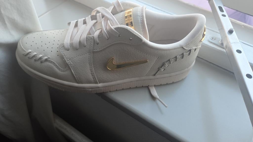 Nieuwe Jordan Air Jordan 1 Low sneakers wit goud maat 40, Nike Air Jordan, Nieuw, Dansschoenen, Ophalen of Verzenden
